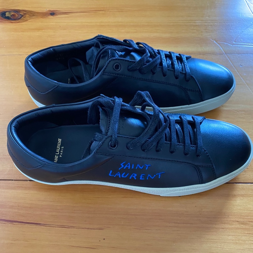 Saint Laurent Court Classic SL/06
